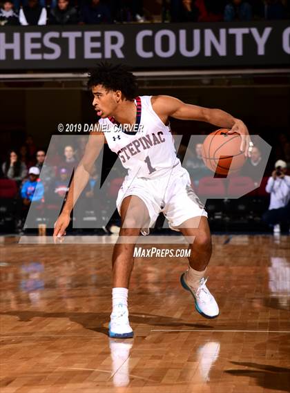 Thumbnail 3 in Iona Prep vs. Archbishop Stepinac (Crusader Classic) photogallery.