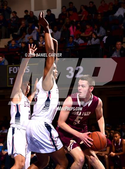 Thumbnail 2 in Iona Prep vs. Archbishop Stepinac (Crusader Classic) photogallery.
