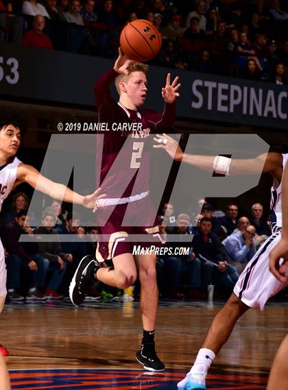 Thumbnail 2 in Iona Prep vs. Archbishop Stepinac (Crusader Classic) photogallery.