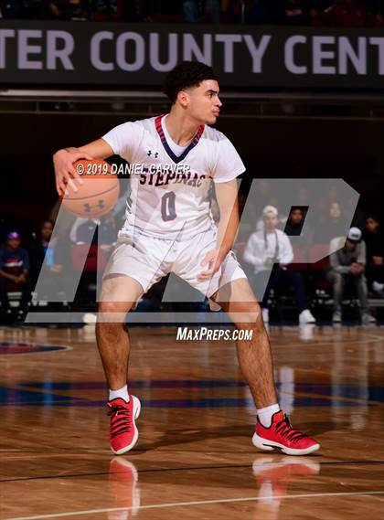 Thumbnail 1 in Iona Prep vs. Archbishop Stepinac (Crusader Classic) photogallery.