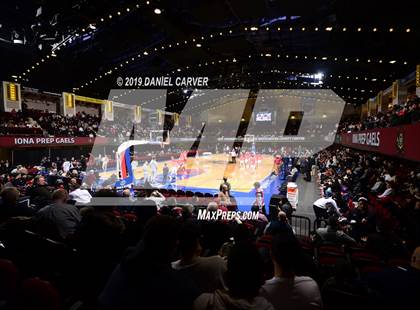Thumbnail 3 in Iona Prep vs. Archbishop Stepinac (Crusader Classic) photogallery.