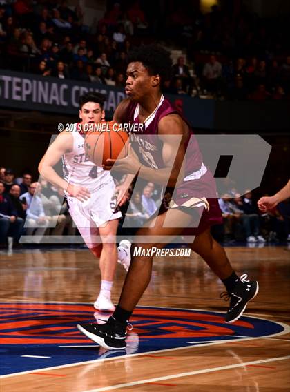 Thumbnail 3 in Iona Prep vs. Archbishop Stepinac (Crusader Classic) photogallery.