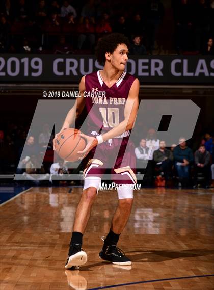 Thumbnail 2 in Iona Prep vs. Archbishop Stepinac (Crusader Classic) photogallery.