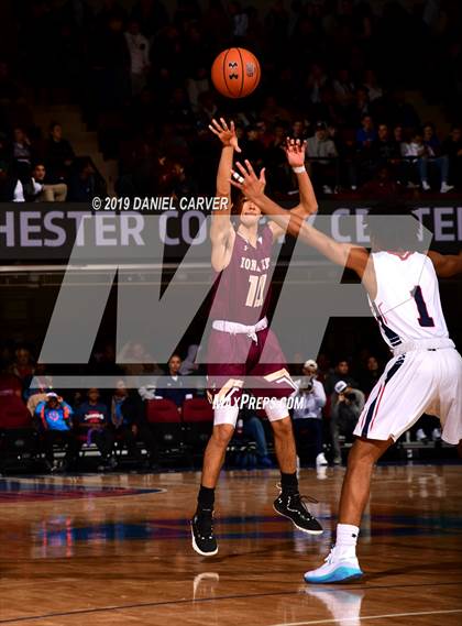Thumbnail 2 in Iona Prep vs. Archbishop Stepinac (Crusader Classic) photogallery.