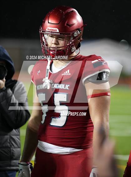 Thumbnail 1 in Richland vs Kennedy Catholic (WIAA 4A Round of 16) photogallery.