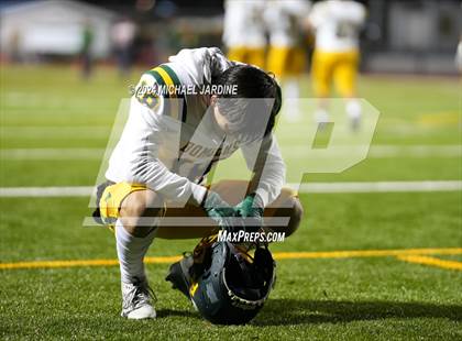 Thumbnail 2 in Richland vs Kennedy Catholic (WIAA 4A Round of 16) photogallery.