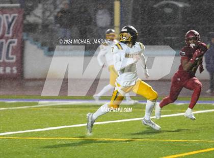 Thumbnail 2 in Richland vs Kennedy Catholic (WIAA 4A Round of 16) photogallery.