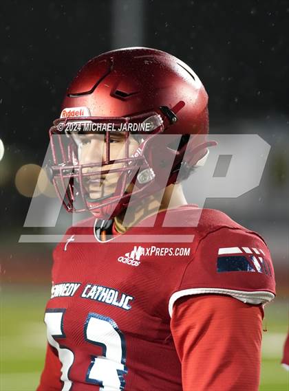 Thumbnail 2 in Richland vs Kennedy Catholic (WIAA 4A Round of 16) photogallery.
