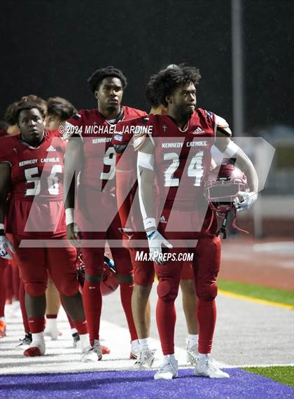 Thumbnail 1 in Richland vs Kennedy Catholic (WIAA 4A Round of 16) photogallery.