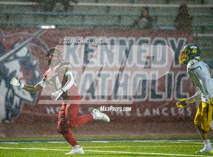 Thumbnail 1 in Richland vs Kennedy Catholic (WIAA 4A Round of 16) photogallery.
