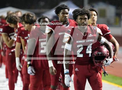 Thumbnail 3 in Richland vs Kennedy Catholic (WIAA 4A Round of 16) photogallery.