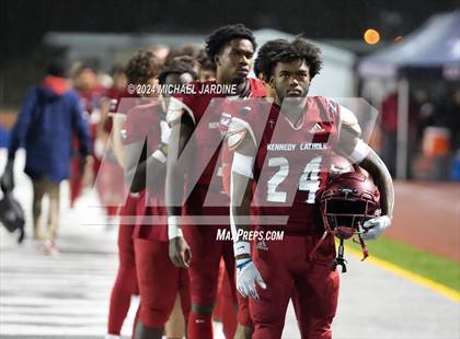 Thumbnail 2 in Richland vs Kennedy Catholic (WIAA 4A Round of 16) photogallery.