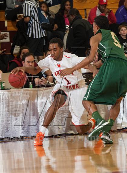 Thumbnail 2 in Long Beach Poly vs. Whitney Young (Spalding Hoophall Classic) photogallery.