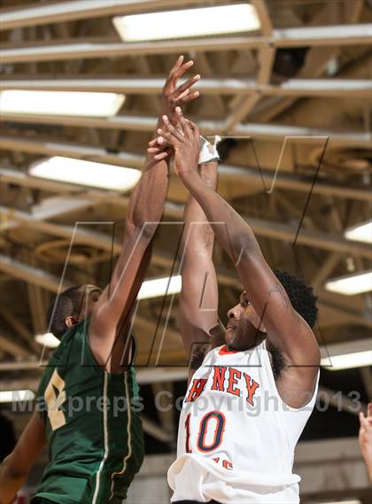 Thumbnail 2 in Long Beach Poly vs. Whitney Young (Spalding Hoophall Classic) photogallery.