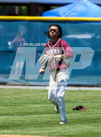 Thumbnail 3 in Suffern vs. Kingston (NYSPHSAA Class AA Regional Final) photogallery.