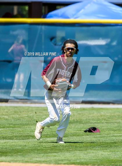 Thumbnail 2 in Suffern vs. Kingston (NYSPHSAA Class AA Regional Final) photogallery.