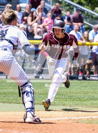 Thumbnail 1 in Suffern vs. Kingston (NYSPHSAA Class AA Regional Final) photogallery.