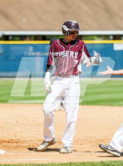 Thumbnail 2 in Suffern vs. Kingston (NYSPHSAA Class AA Regional Final) photogallery.