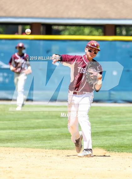 Thumbnail 2 in Suffern vs. Kingston (NYSPHSAA Class AA Regional Final) photogallery.