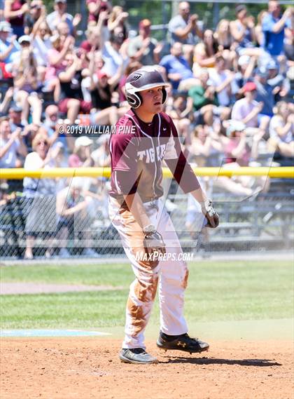Thumbnail 2 in Suffern vs. Kingston (NYSPHSAA Class AA Regional Final) photogallery.