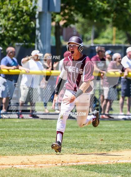 Thumbnail 1 in Suffern vs. Kingston (NYSPHSAA Class AA Regional Final) photogallery.