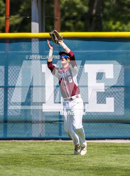 Thumbnail 1 in Suffern vs. Kingston (NYSPHSAA Class AA Regional Final) photogallery.