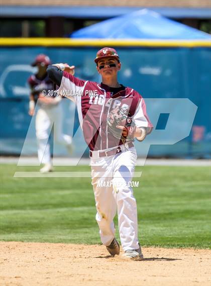 Thumbnail 1 in Suffern vs. Kingston (NYSPHSAA Class AA Regional Final) photogallery.