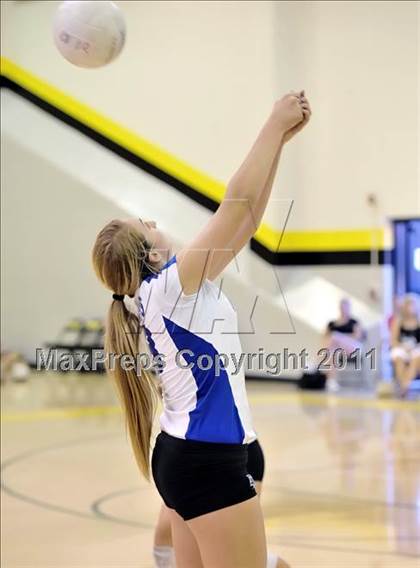 Thumbnail 3 in Yucaipa vs Santa Margarita (Aloha Cougar Classic) photogallery.