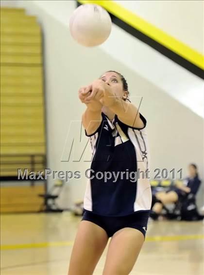 Thumbnail 3 in Yucaipa vs Santa Margarita (Aloha Cougar Classic) photogallery.