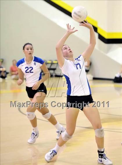Thumbnail 2 in Yucaipa vs Santa Margarita (Aloha Cougar Classic) photogallery.