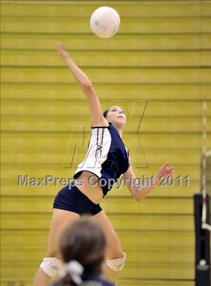 Thumbnail 3 in Yucaipa vs Santa Margarita (Aloha Cougar Classic) photogallery.