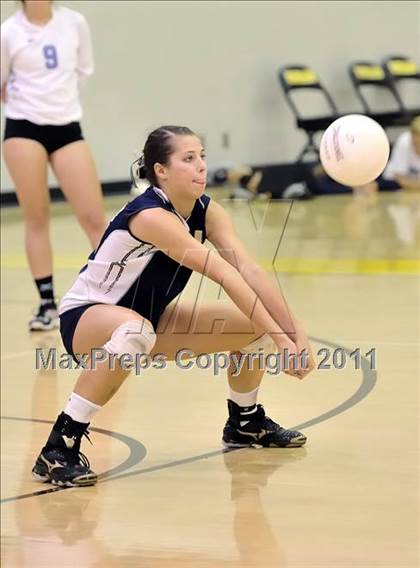 Thumbnail 3 in Yucaipa vs Santa Margarita (Aloha Cougar Classic) photogallery.