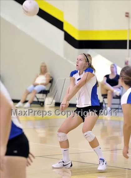 Thumbnail 1 in Yucaipa vs Santa Margarita (Aloha Cougar Classic) photogallery.