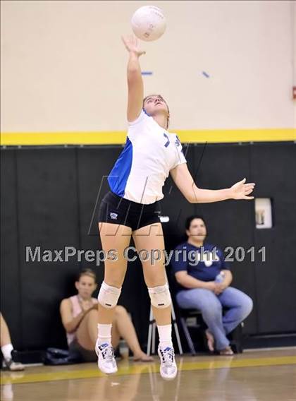 Thumbnail 3 in Yucaipa vs Santa Margarita (Aloha Cougar Classic) photogallery.