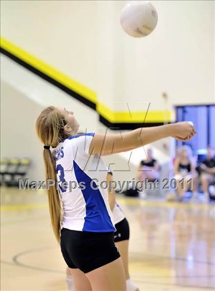 Thumbnail 2 in Yucaipa vs Santa Margarita (Aloha Cougar Classic) photogallery.