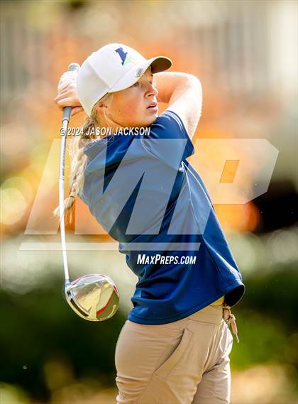 Thumbnail 2 in NCHSAA 4A Finals (Round 2) photogallery.