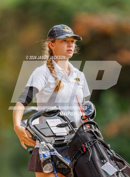 Thumbnail 1 in NCHSAA 4A Finals (Round 2) photogallery.
