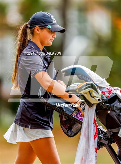 Thumbnail 1 in NCHSAA 4A Finals (Round 2) photogallery.