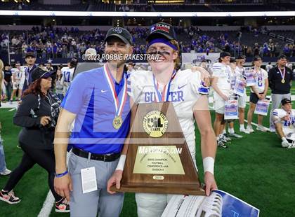 Thumbnail 2 in Tidehaven vs. Gunter (UIL 3A D2 Football Final Medal Ceremony) photogallery.
