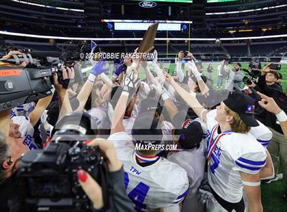 Thumbnail 1 in Tidehaven vs. Gunter (UIL 3A D2 Football Final Medal Ceremony) photogallery.
