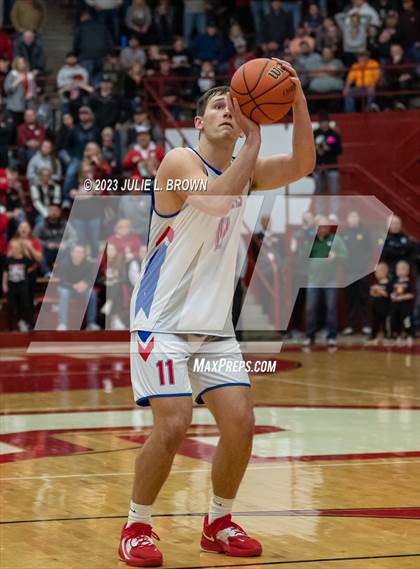 Thumbnail 1 in Brownstown Central vs. Linton-Stockton (IHSAA 2A Semi-state Final) photogallery.