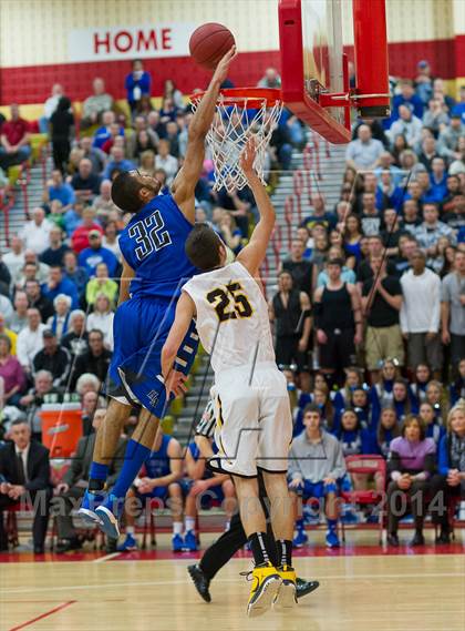 Thumbnail 1 in Hempfield Area vs. North Allegheny (WPIAL Class AAAA Quarterfinal) photogallery.