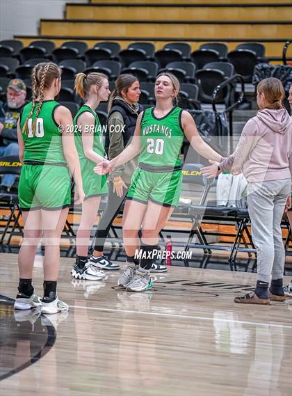 Thumbnail 1 in Hoxie vs Walnut Ridge (3A-2 District Tournament) photogallery.