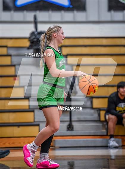 Thumbnail 1 in Hoxie vs Walnut Ridge (3A-2 District Tournament) photogallery.