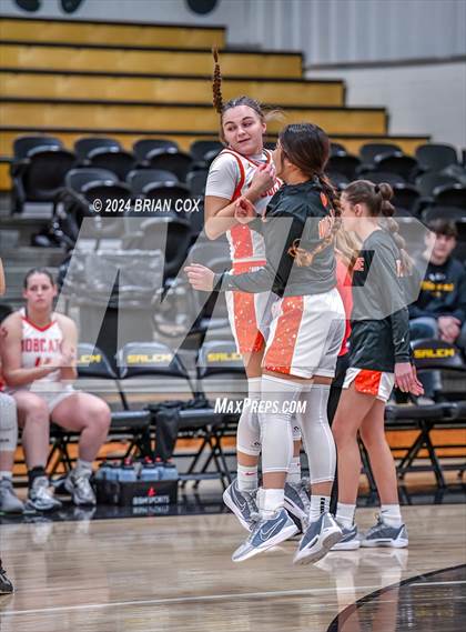 Thumbnail 3 in Hoxie vs Walnut Ridge (3A-2 District Tournament) photogallery.