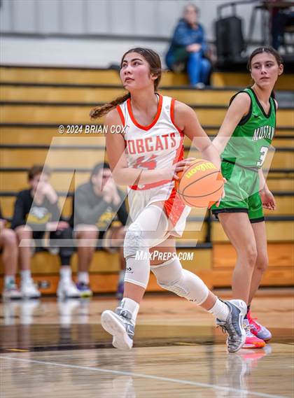 Thumbnail 2 in Hoxie vs Walnut Ridge (3A-2 District Tournament) photogallery.