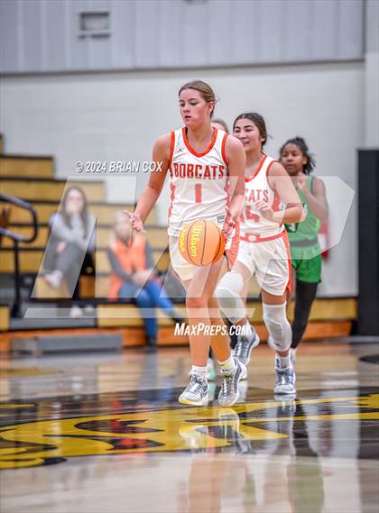 Thumbnail 1 in Hoxie vs Walnut Ridge (3A-2 District Tournament) photogallery.