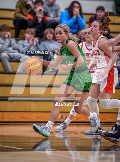 Thumbnail 1 in Hoxie vs Walnut Ridge (3A-2 District Tournament) photogallery.