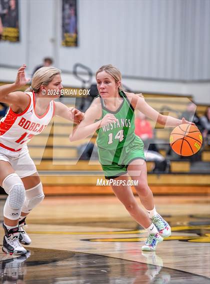 Thumbnail 2 in Hoxie vs Walnut Ridge (3A-2 District Tournament) photogallery.