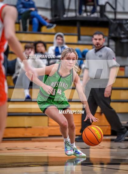 Thumbnail 2 in Hoxie vs Walnut Ridge (3A-2 District Tournament) photogallery.